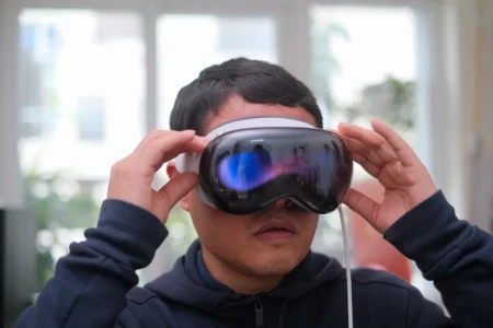 Rắc rối khó ngờ của Apple Vision Pro ở Trung Quốc